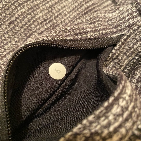 Lululemon Base Runner 1/2 Zip Pullover in Herringbone Pattern. Size 6. - Picture 9 of 10